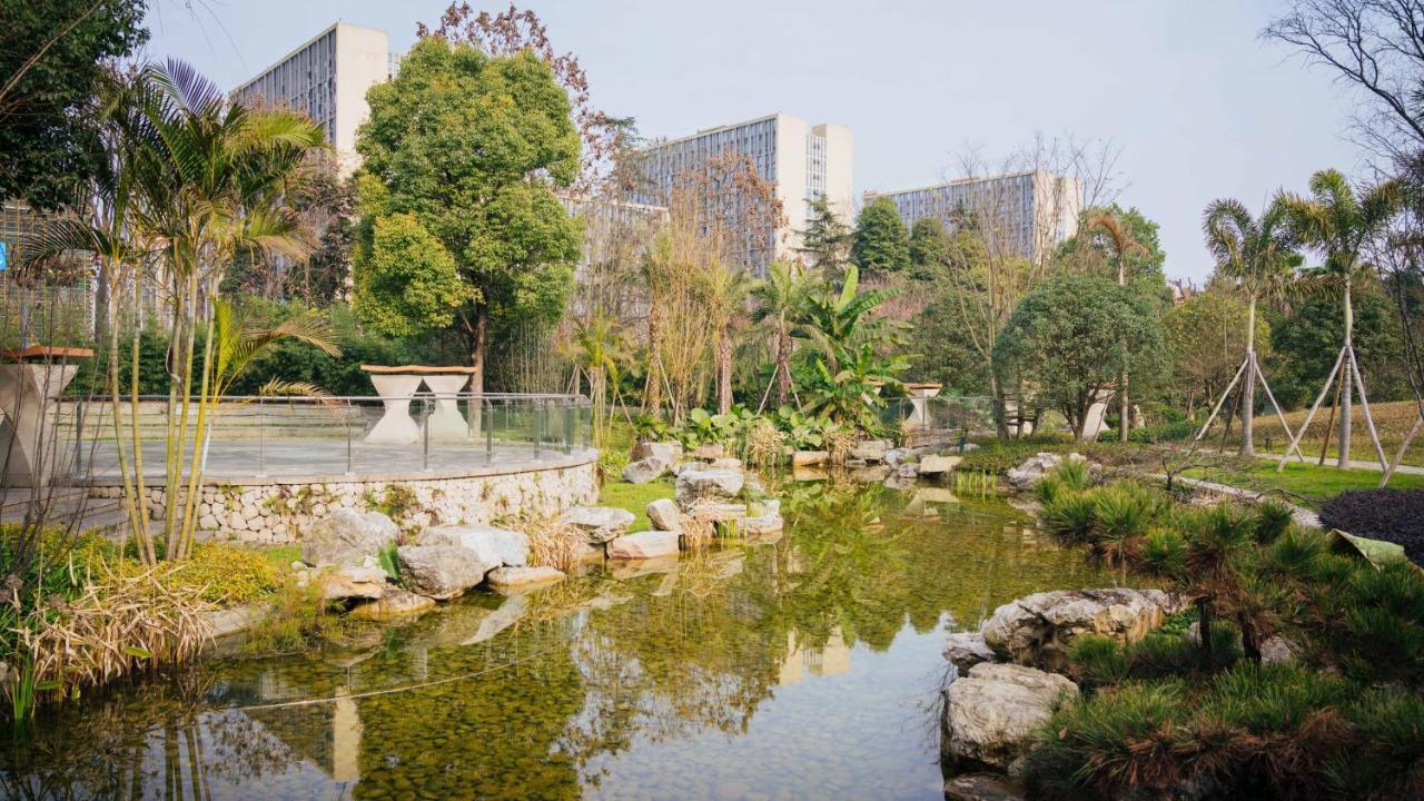 Tivoli At Cultural Heritage Park Чънду Екстериор снимка